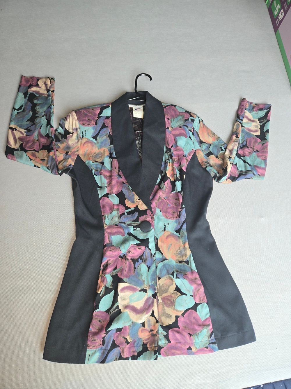 La Belle Fashions Vintage Floral Blazer  100% Rayon  Classic 80s/90s Look XS/